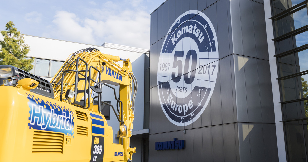 Komatsu vertrouwt voor loonadministratie van internationale